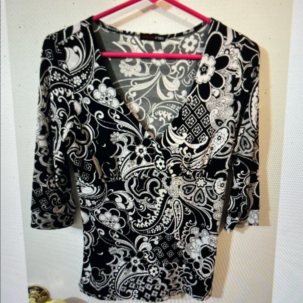 Georgiou studio L  Black and White Floral Women's Top